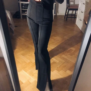 Slit pants från Chiquelle - Helt nya
