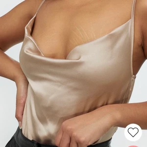 Satin linne - Ljusrosa/ champagne satin linne. Aldrig använd. Storlek 36. Pris: 120kr plus frakt 45kr❤️❤️