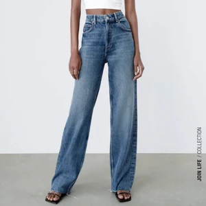 Raka jeans Zara - Dessa passar inte mig längre och måste därför sälja, de på första bilden är inte exakt samma men samma modell, på andra bilden ser ni färgen på mina. Jag är 167 och de är långa i benen på mig, ner till golvet. ❤️‍🔥 skriv vid intresse🥰
