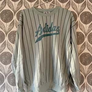 Adidas originals sweatshirt  - Mintgrön adidas originals sweatshirt. Använd fåtal gånger.  