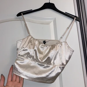 Fest Topp - ⚠️FÖRST TILL KVARN⚠️ nypris 119kr