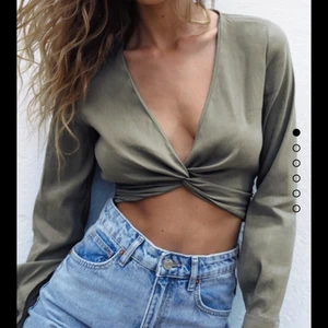 Topp zara - Slutsåld topp ifrån zara! Storlek 40 men sitter som 36/38 ❤️‍🔥 använd en utekväll 