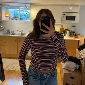 Randig långärmad  - Jättefin randig långärmad tröja! Storlek 38/M men sitter mer som en S🥰 80kr + frakt 