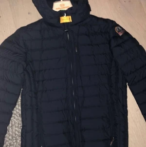 Para jumper jacka  - Storlek är större i barnstorlek men sitter som M, helt ny (äkta) qr kod finns o scanna 