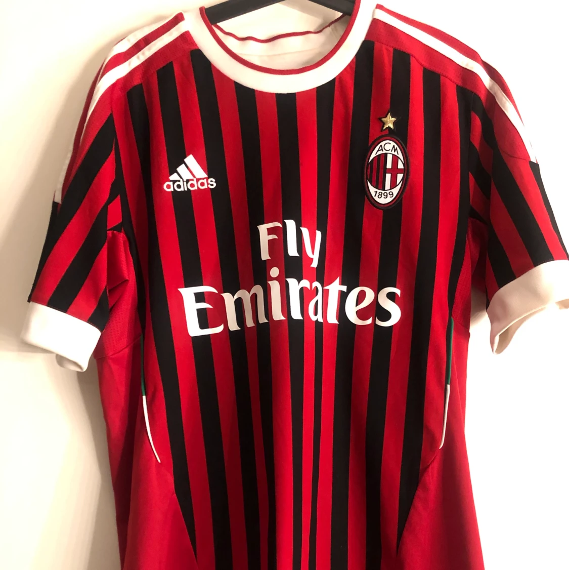 Äkta Milan Tshirt med autograf + halsduk - 90