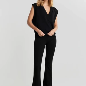 Bootcut tights  - Oanvända ”petra tall trousers” från ginatricot. 