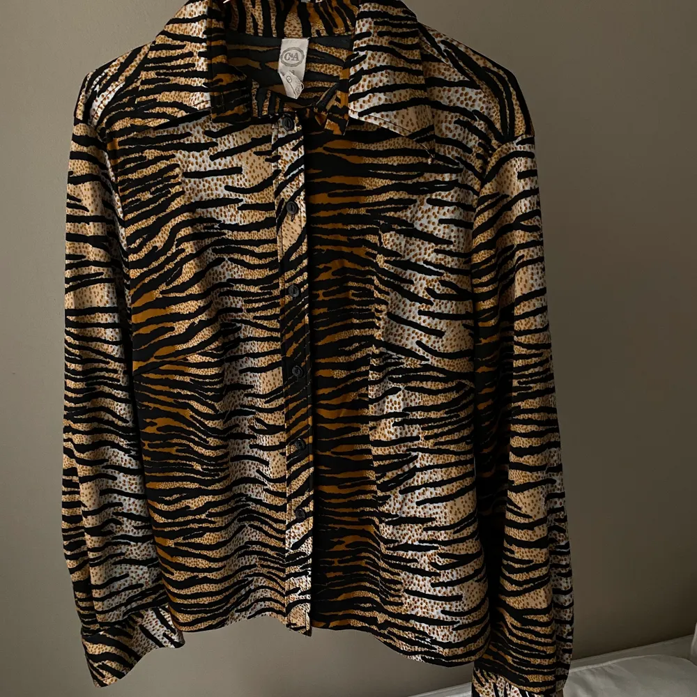 Tiger skjorte str M. Skjortor.