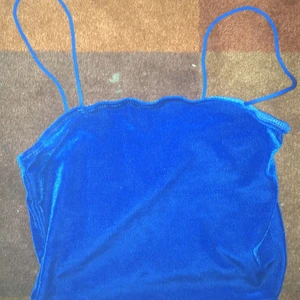 Mörkblå topp - Denna köpte jag på shein men den har blivit för liten, använd 1 gång. 💙 