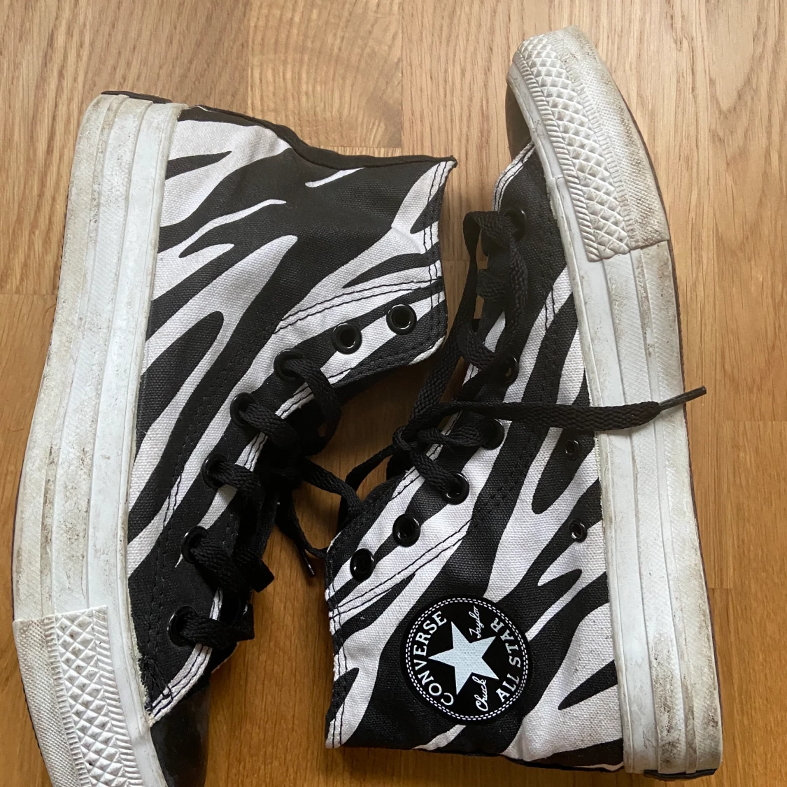 Zebra Converse 