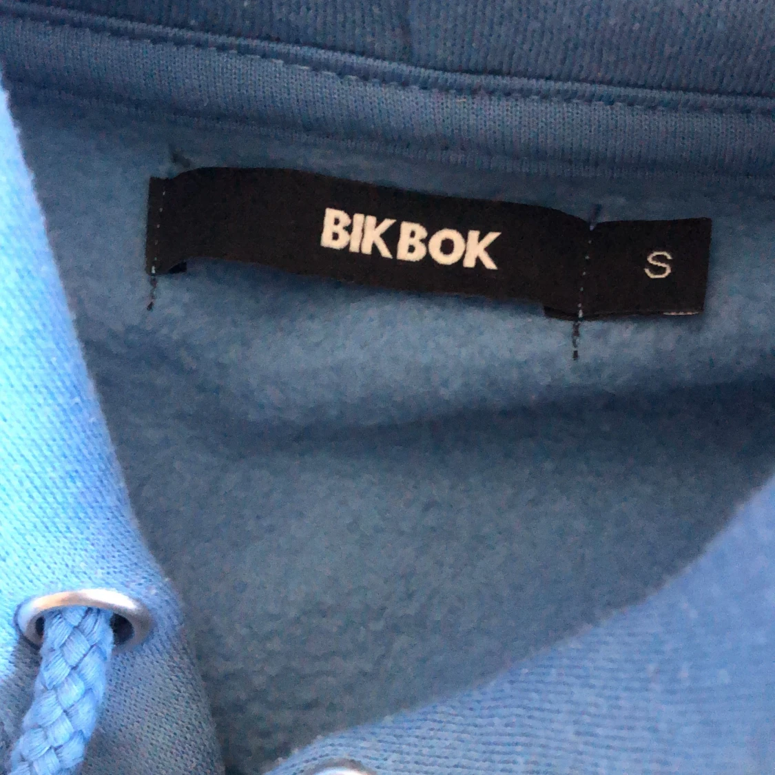 Säljer denna blåa hoddie för 150kr❤️ - 90