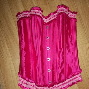 Korsett rosa vit - Korsetten är i stl S - M. Helt ny 