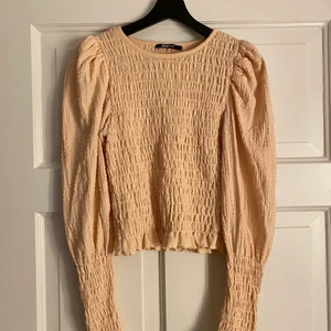 Ljusrosa tröja - Ljusrosa tröja med puffärm från ginatricot. Frakt tillkommer 💞💗