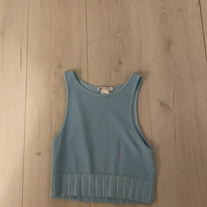 Tröja - Säljer denna snygga tröja från zara då den inte kommer till användning. Den är köpt för 150 men säljer den för 60