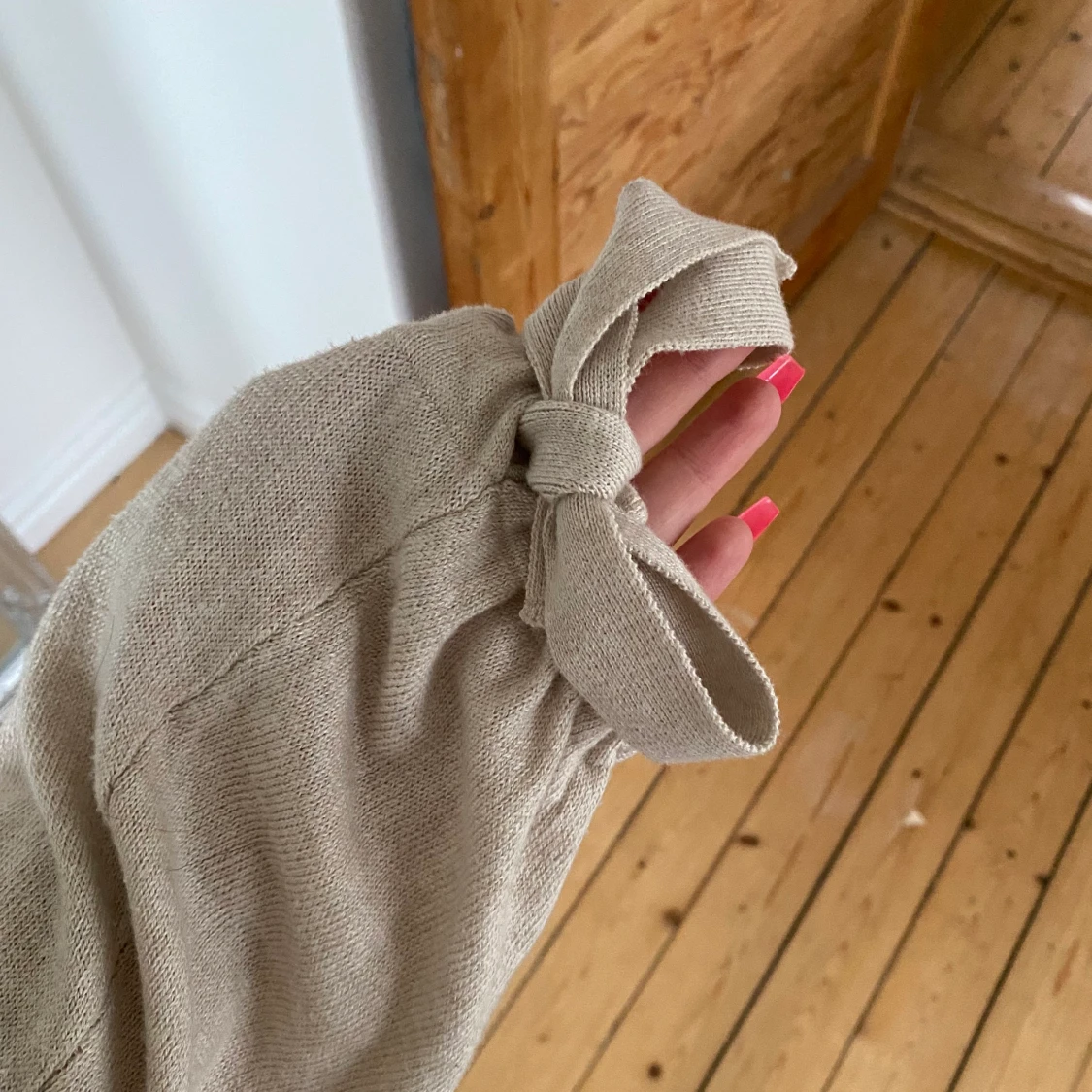 Tröja med knytning i armarna - 91