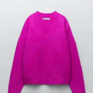 Superfin rosa stickad tröja från zara💕 kommer tyvärr inte till användning längre så säljs därför. Bilderna är lånade. Köpare står för frakt!