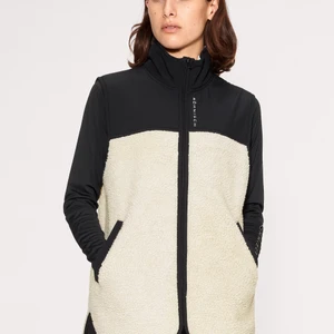 SÖKER Röhnisch väst  - Söker denna väst från Röhnisch. Storlek S/M är intressant! 