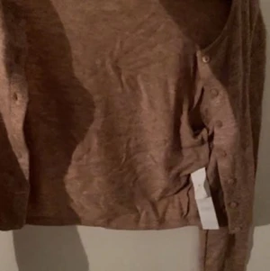 Blus zara - Kofta från zara som knappt är använd då den är för liten, frakt ingår ej. Skriv för frågor eller bilder<3