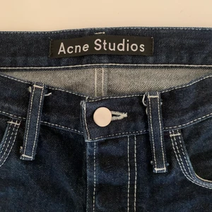 Acne Studios Jeans, 29/32 - Condition 9/10. Säljer då dem är lite tighta i midjan, endast använda ett fåtal gånger. TTS. Kan mötas upp i Stockholm annars står köpare för frakt! MvH