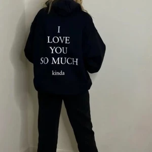 Hoddie  - Helt oavänd super cool svart hoddie🥰 (Säljer för jag köpte en annan liknande)