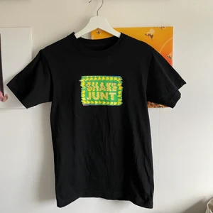 Shake Junt T-Shirt - Shake Junt tee. Använt fåtal gånger.