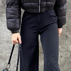 Vinerjacka  - Fin cropad jacka 💕skriv för frågor eller för fler bilder! 💕