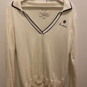 Bondelid tröja i storlek small. - Bondelid tröja i storlek small. Använd 2 gånger. 