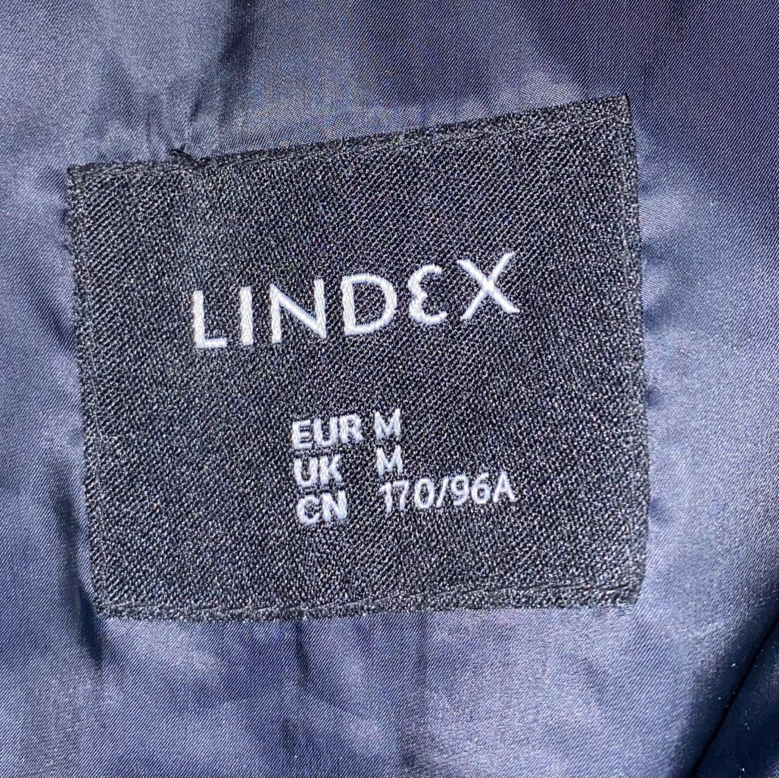 Svart jacka med bälte - 91