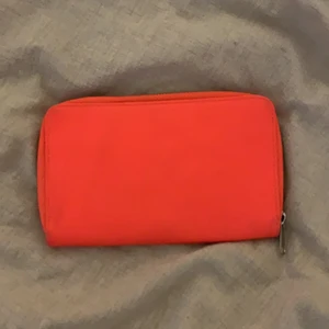 Plånbok  - Stor plånbok. 20kr + frakt