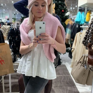 Grå lågmidjade jeans  - Säljer dess mid rise bootcut i grå! Så fina men används inte då jag har många andra jag använder. 🎸❤️‍🔥❤️‍🔥