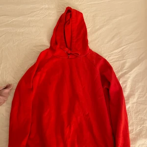 Sweatshirt  - En basic röd/orange hoodie som är superbekväm , frakt ingår 💓