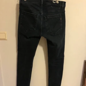 Dondup George - Schyssta Dondup George! Används ej och är i toppen skick. Kan frakta om nödvändigt🤞🏼