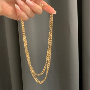 guld kedja halsband - Fint halsband med 2 st kedjor i samma halsband