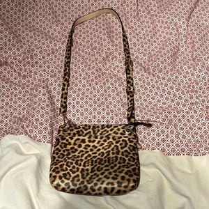 Väska - Säljer denna väska som aldrig är använd.