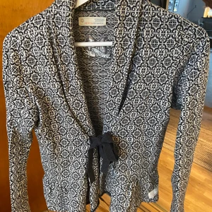 Kofta från Odd Molly - Använt få gånger. Väldigt bra skick. 