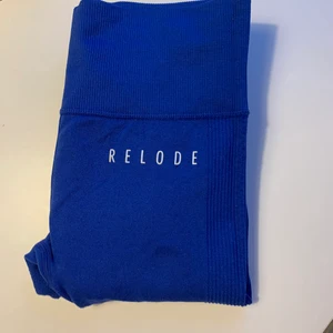 Tights från Relode - Säljer ett par tights från relode i storlek XS, dem är lite noppriga vid benen (vaderna) som ni kan se, går säkert att fixa lätt om man vill det. #relode