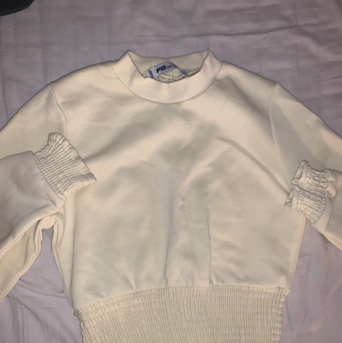 Tröja med fina detaljer, storlek XS!