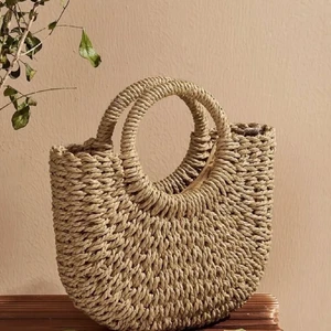 Flätad väska  - Säljer den perfekta sommarväskan💕 (lånade bilder därför de är lite pixliga) säljer på grund av att jag tyvärr aldrig har fått användning av den:( 