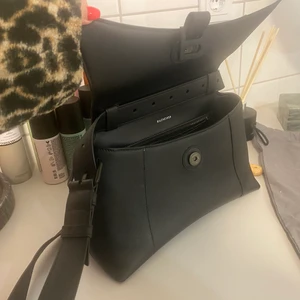 Helt nytt balenciaga äkta  - Inga repor skador Max jag kan gå ner är 14500kr