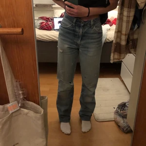 Jeans  - Har sytt in dessa jeans därför sitter fickorna lite närmre än vanligtvis men inget som märks💞💞 