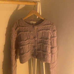 Ullkofta  - Jättefin ullkofta från Mango. Storlek L men ganska liten i storleken så snarare en M. 