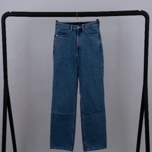 WEEKDAY - jeans blå - Storlek: 25 x 30