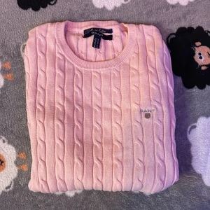 Gant tröja. Storlek: M och S - ✨En jättefin Gant tröja✨ Aldrig använts. Köparen står för frakten. Tar endast swish💗 ❗️priset kan diskuteras❗️