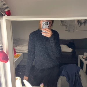 Tröja - Tröja från Vera Moda, strl xs. Den är i fint skick då jag aldrig använt den. 30 kr + frakt (62kr)🤍