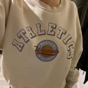 Sweatshirt  - Snygg och trendig sweatshirt ❤️