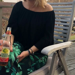 Svart singoalla topp zara strl S - Svart singoalla topp zara strl S. 