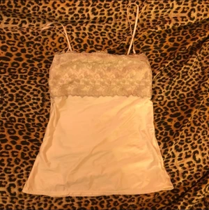 Vit, cremevit topp spets paljetter - Bild 2,3 visar materialen! Siden och glittrigt spetsliknande tyg💓