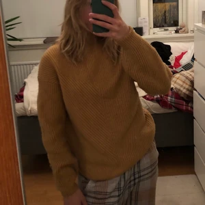 Stickad tröja  - Senaps gul stickad tröja💛 