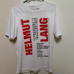 Helmut Lang t-shirt, storlek S, nypris 2000kr.