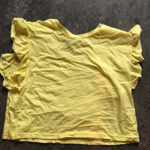 topp - säljer denna topp från zara i storlek M. 
