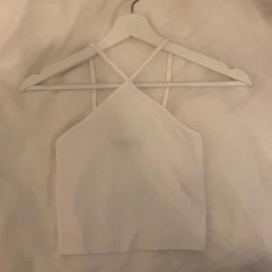 Zara linne - Populär topp från zara, använd en gång o kommer tyvärr inte till användning då ja har liknande 💕 skriv privat om du har några frågor 